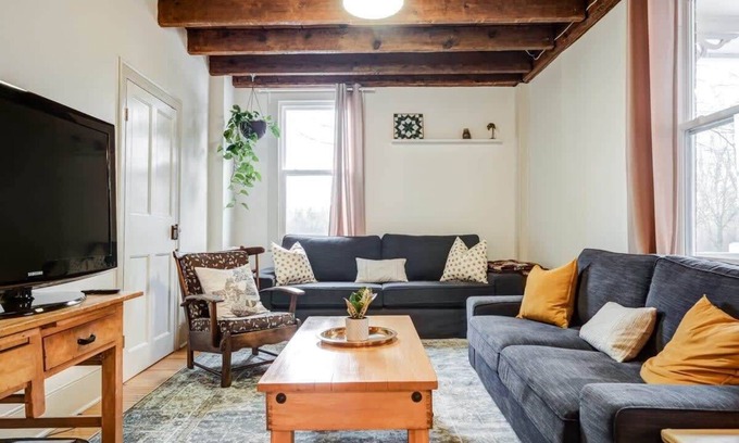 Picton House | The Marigold PEC Family Farmhouse country escape