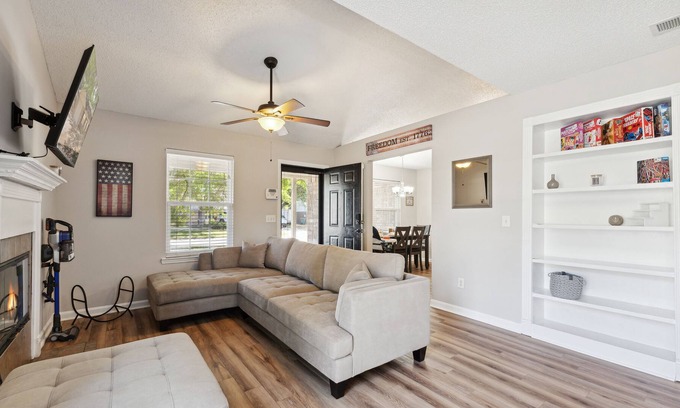 Hinesville House | The Marne Family Stay, Pets Welcome