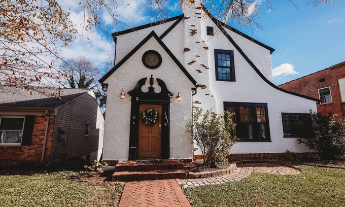 Danville House | The Marshall House- 1920's Charm close to Averett & Casino