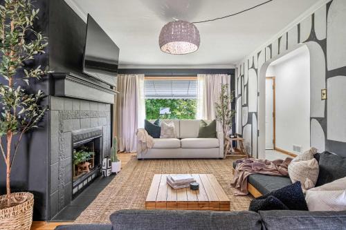 Red Deer House | The Maverick