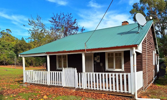 Dingup Cottage | The May Queen - Footsteps in the Forest - Est 1939 Timber Mill Settlement