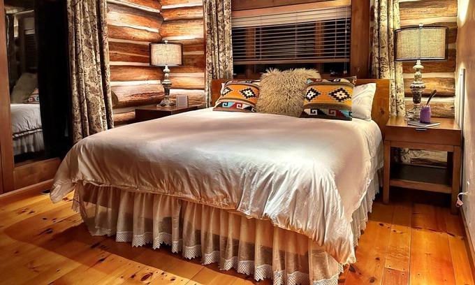 Boyd Apartment | The Maya Room at Oniya