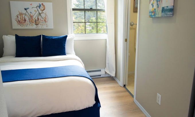 East End House | The Mayor Suite - A Peaceful Downtown Studio by St. Luke's