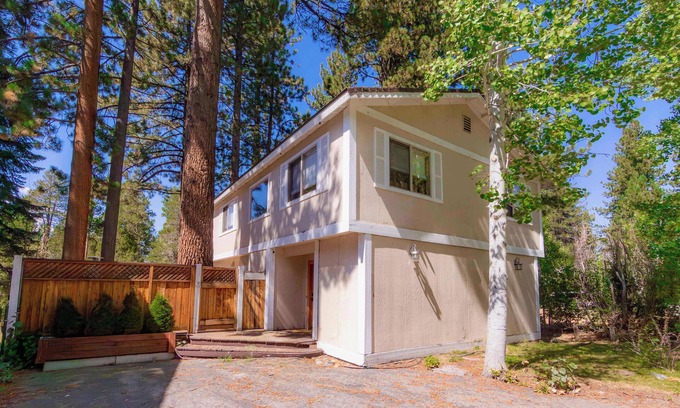 Highland Woods House | The Meadows - Bright & Modern Tahoe Getaway - A Perfect Year-Round Escape