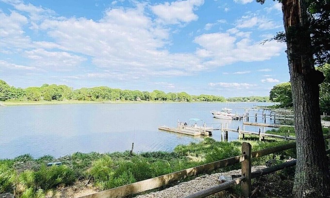 Cutchogue Cottage | The Melody Too