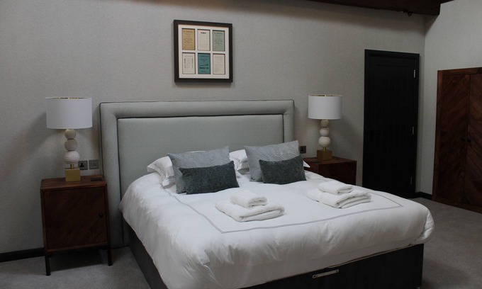 Tideswell Hotel | The Merchant's Yard