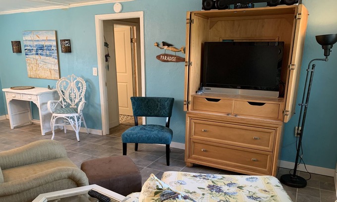 Pine Island Center House | "The Mermaid" - Living in a Lush Tropical Paradise