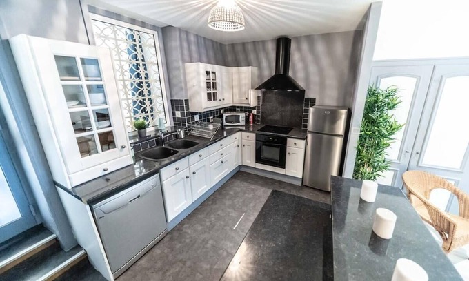 Oullins Apartment | The MIAMI - Cozy 4 People - Oullins Center - Lyon
