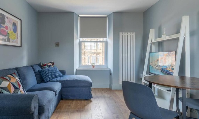 Paisley Apartment | The Mid-Level Apartment - Paisley