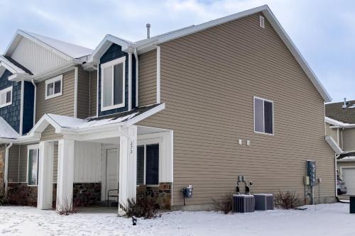 Garden City House | The Midnight Garden