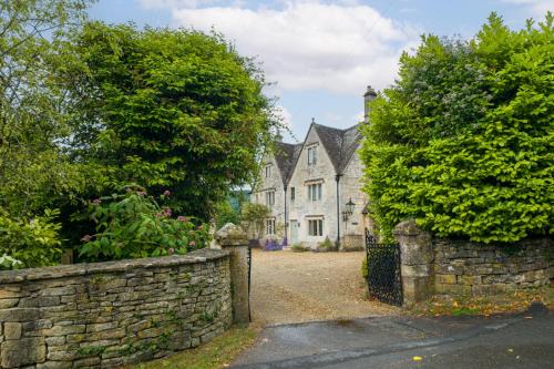 Stroud House | The Mill House - Beautiful 4BD Family Home!