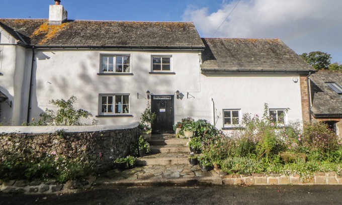 East Portlemouth Cottage | THE MILLER'S COTTAGE, pet friendly, with open fire in Hatherleigh