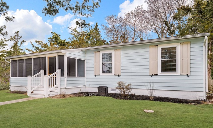 West Cape May Cottage | The Miss Scarlett Cottage Located in West Cape May, New Jersey