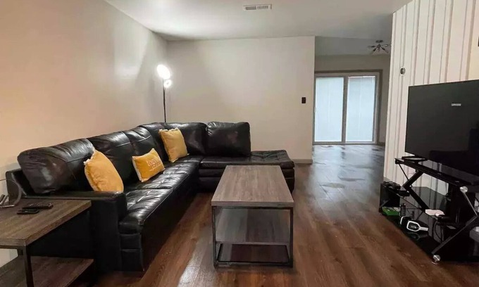 Blytheville Apartment | The Modern Hideaway