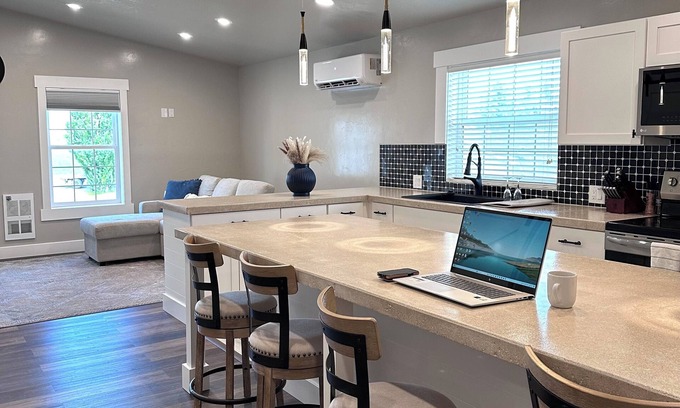 Burley Apartment | The Modern Loft - Spacious & New