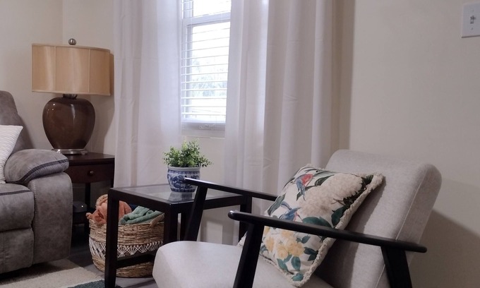 Marietta House | The Modern Recharging Station with a Tesla Charger, 5 miles to Truist Park.