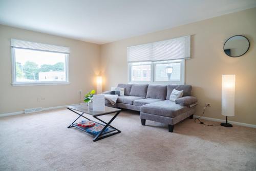 Mundelein Apartment | The Modern Rooftop Retreat