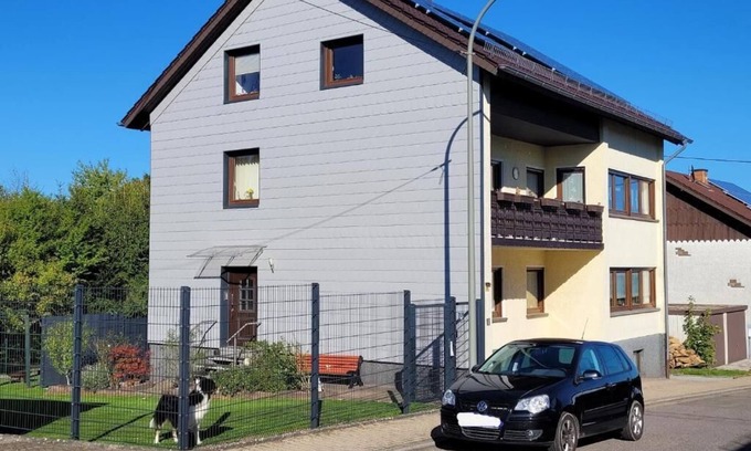 Michelsberg Apartment | The modern vacation apartment is situated in a quiet location next to the local recreation area