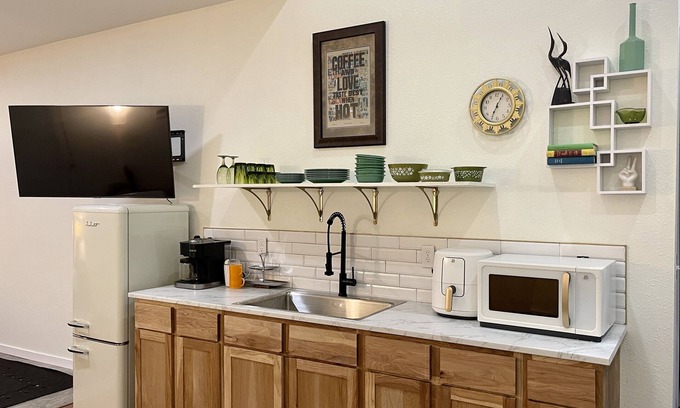 Galena Apartment | The Mollie Retreat ⊹ Lux King Studio Suite on RT 66 ⊹ Gamer's Loft ⊹ New in 2023
