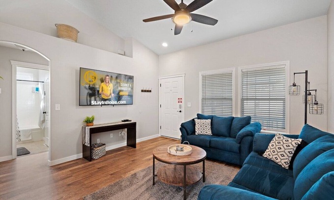 Nampa House | The Monarch by Host Boise near NNU and St Luke's Hospital