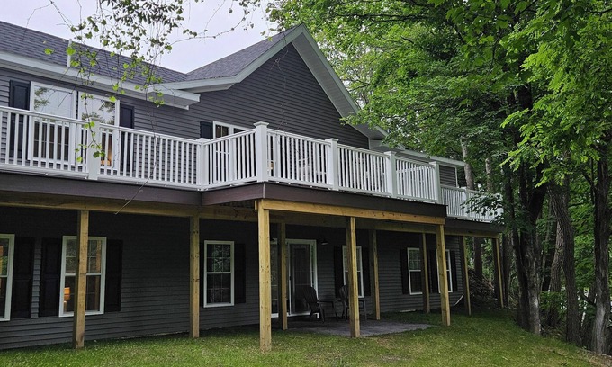 Fly Creek House | The Monarch - Private Setting, Heated Pool, 6 Bedroom, New Build. 6 min to CDP
