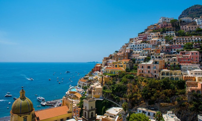 Positano City Centre Apartment | The Moon Positano, only 3 minutes walk to reach the main beach in Positano.