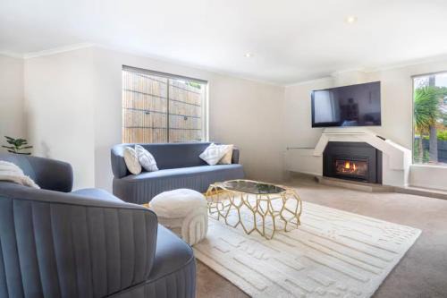 Mount Eliza House | 'The Moondah Manor' A Poolside Family Retreat