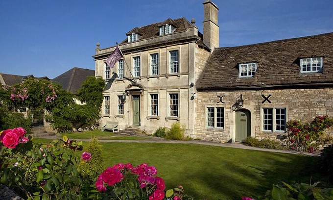 Trowle Common Hotel | The Moonraker Hotel