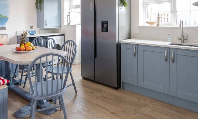 Rhosneigr House | The Moorings: 5-bed villa in Rhosneigr, walk to beach & village