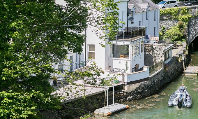 Menai Bridge Cottage | The Moorings - a sea view that sleeps 4 guests in 2 bedrooms
