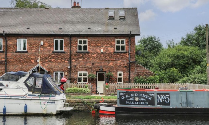 Stanley House | The Moorings