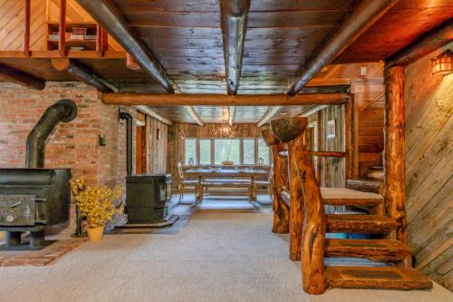 West Yellowstone House | The Moose Bunkhouse