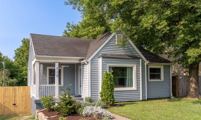Greenwood House | The Morning Glory - Victorian Cottage with Spacious Yard