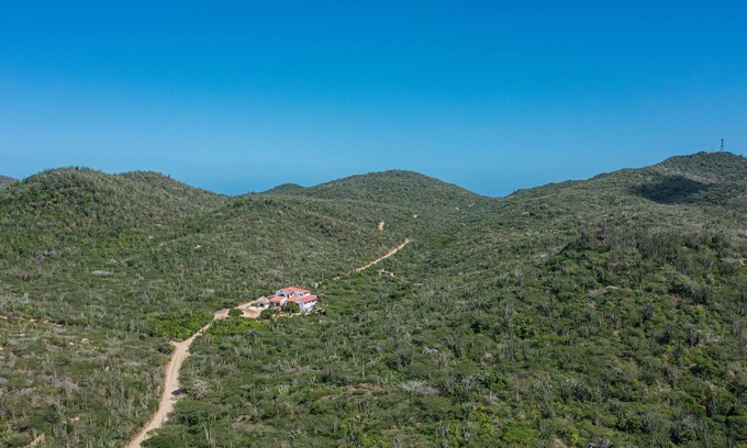 Jamanota House | The most unique location nestled into nature with direct acces to nature, caves and national park.