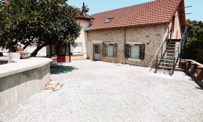 Saint-Jean-de-Vaux Apartment | The Moulin Brochat Loft with jacuzzi area