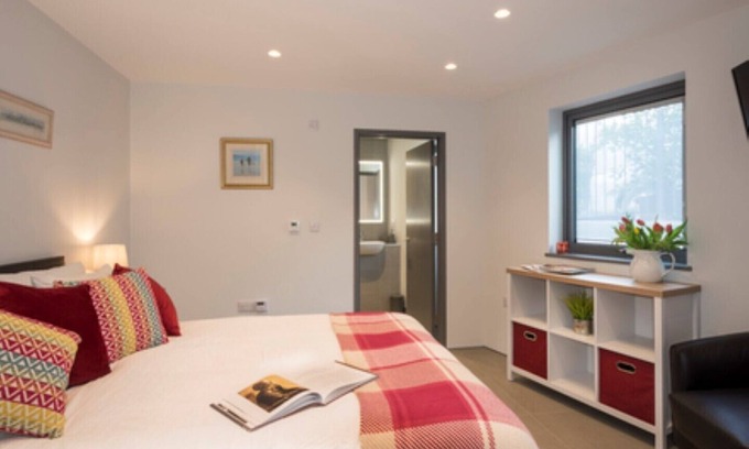 Plymouth Apartment | The Mount, 2 ensuite double rooms by The Royal William Yard
