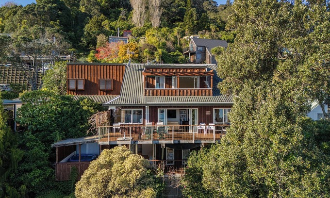 Tairua House | The Mount Paku Bach - Tairua Holiday Home