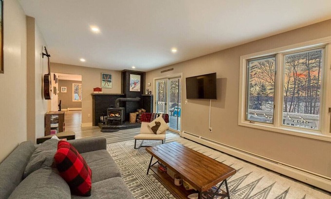 Bridgton House | The Mountain House | Hot Tub, Close to Moose Pond