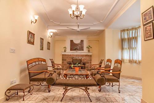 Dharampur Apartment | The Mountain Peak I Guaranteed Best Price I Vacations I Family Events I Pet friendly & Serviced Apts I Kasauli By ExoticStays