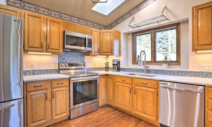 Hangen Ranch And M and B House | The Mountain Retreat at Evergreen | King bed