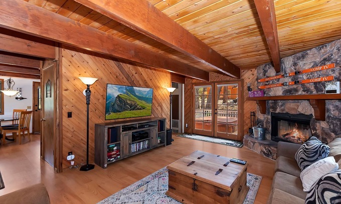 Fox Farm Cabin | The Mountain Treehouse by Destination Big Bear: Fox Farm! Outdoor Hot Tub!