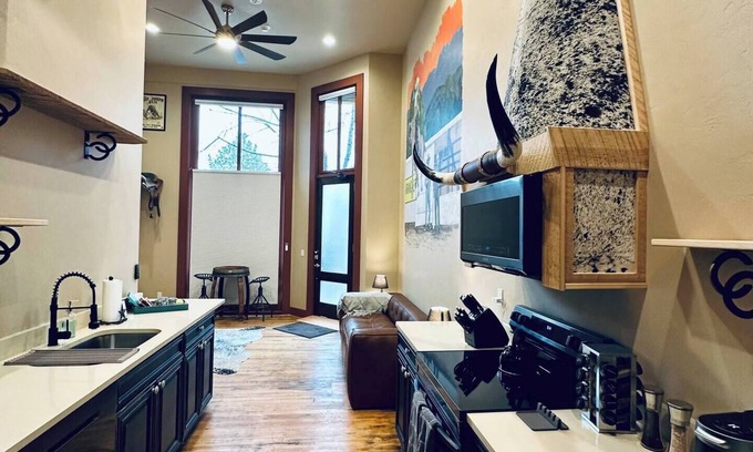 Enterprise Condo | The Mt Joseph Condo is part of the historic Litch Hotel