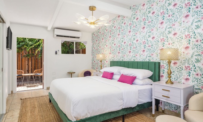 Warm Sands Hotel | The Muse Hotel | Palm Springs | Kitchen, Private Yard, Pool & Hot Tub | Suite 6