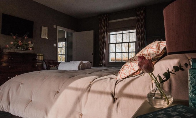 Gloucester Bed & Breakfast | The Naight House