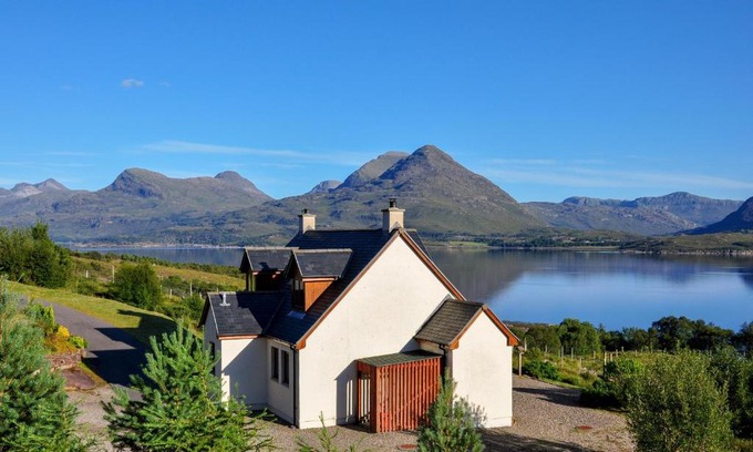 Achnasheen House | The Narrows