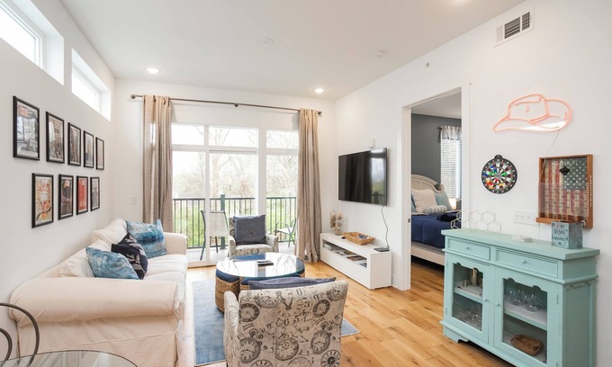Inglewood Condo | ✨ The Nashville Scene Suite