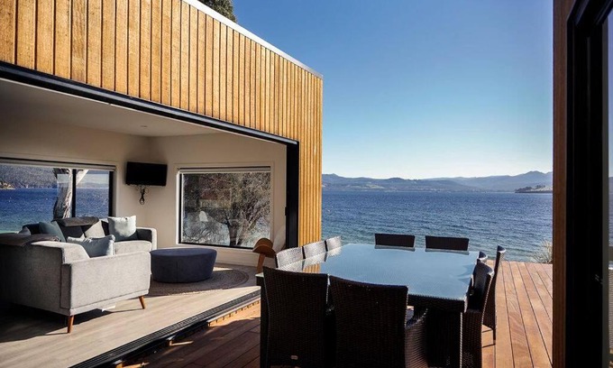 Dennes Point House | The Nebraska Retreat