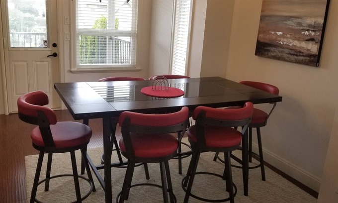 Sardis House | The Nest: 4 bedroom House. Chilliwack.
