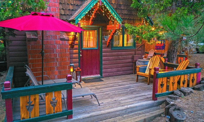 Twin Peaks Hotel | The Nest Duplex - Studio | One Bed | ¾ Bathroom | Sleeps Two