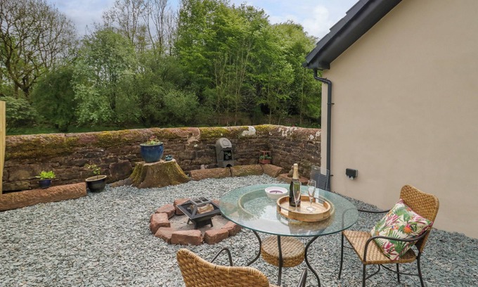 Rowrah Cottage | THE NEST, family friendly, with a garden in Arlecdon